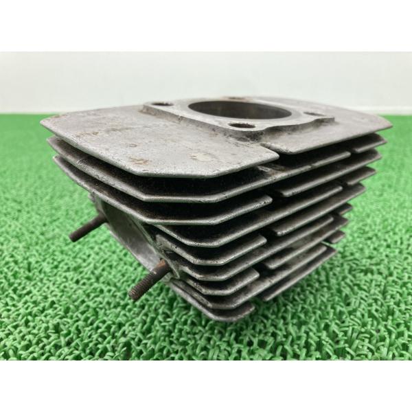 500SSマッハ3 エンジンシリンダー カワサキ 純正 中古 バイク 部品 2番 MachIII 2...