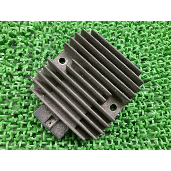 ゼファー750 レギュレター カワサキ 純正 中古 バイク 部品 ZR750C 割れ欠け無し レギュ...