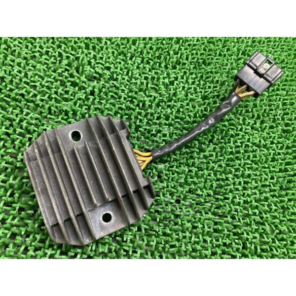 ZRX400 レギュレター カワサキ 純正 中古 バイク 部品 ZR400E レクチファイアー レギ...