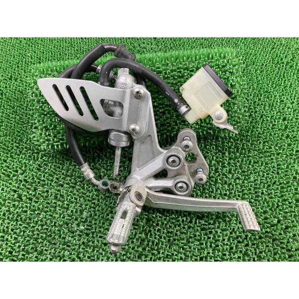 GSX-R1000 ステップ 右 21H スズキ 純正 中古 バイク 部品 GT77A メインステッ...