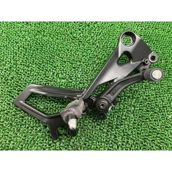 RC390 ステップ 右 905.03.039.000 VBKJYJ405HC275*** KTM ...