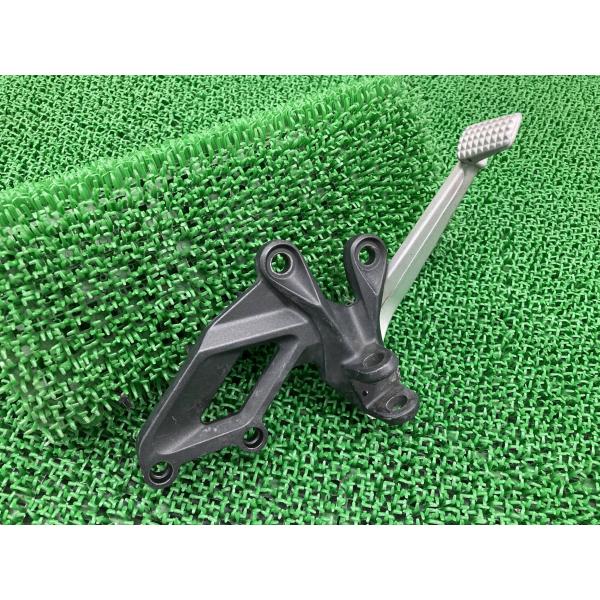ZX-14R ステップホルダー 右 0235 カワサキ 純正 中古 バイク 部品 ZXT40C ブレ...