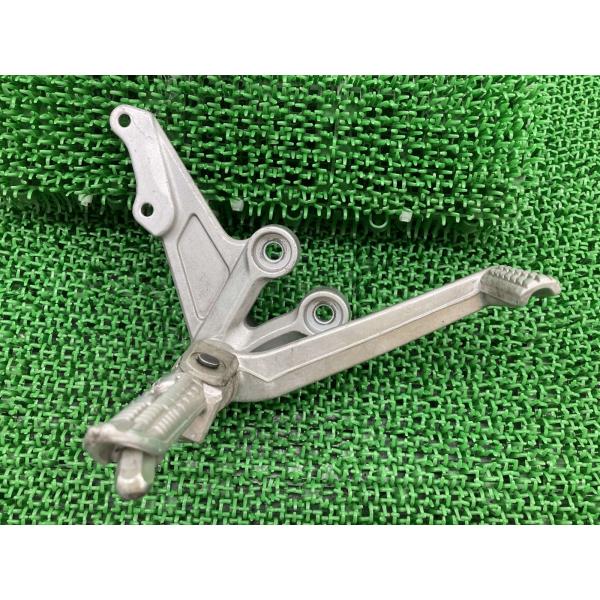 GSX-R1000 ステップ 右 21H スズキ 純正 中古 バイク 部品 GT77A ペグ ブレー...