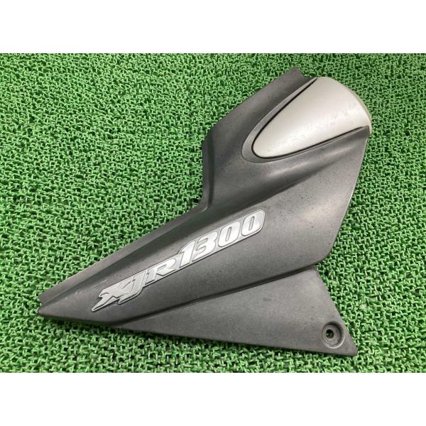 XJR1300 サイドカバー 右 ガンM 5EA ヤマハ 純正 中古 バイク 部品 RP03J 修復...