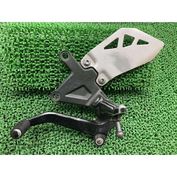 ZX-10R ステップ 左 0697 カワサキ 純正 中古 バイク 部品 ZX1000J ZX100...