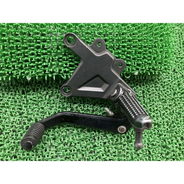 ZX-10R ステップ 左 0697 カワサキ 純正 中古 バイク 部品 ZX1000J ZX100...