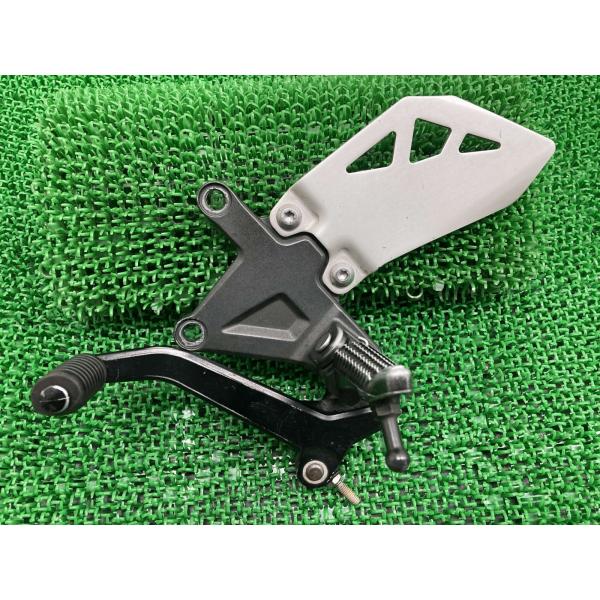 ZX-10R ステップ 左 0697 カワサキ 純正 中古 バイク 部品 ZX1000J ZX100...