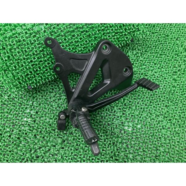 GSX-R1000R ステップ 右 298843 スズキ 純正 中古 バイク 部品 DM11G メイ...