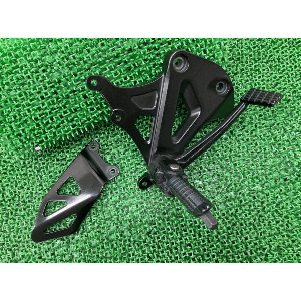 GSX-R1000R ステップ 右 298843 スズキ 純正 中古 バイク 部品 DM11G ペグ...