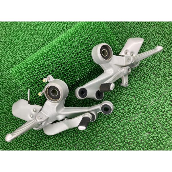 モンスターS2R S4R ステップ 左右 82410671A ドゥカティ 純正 中古 バイク 部品 ...