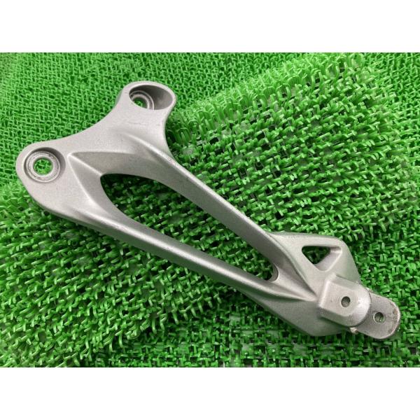 ZX-10R タンデムステップホルダー 左 0228 カワサキ 純正 中古 バイク 部品 ZXT00...