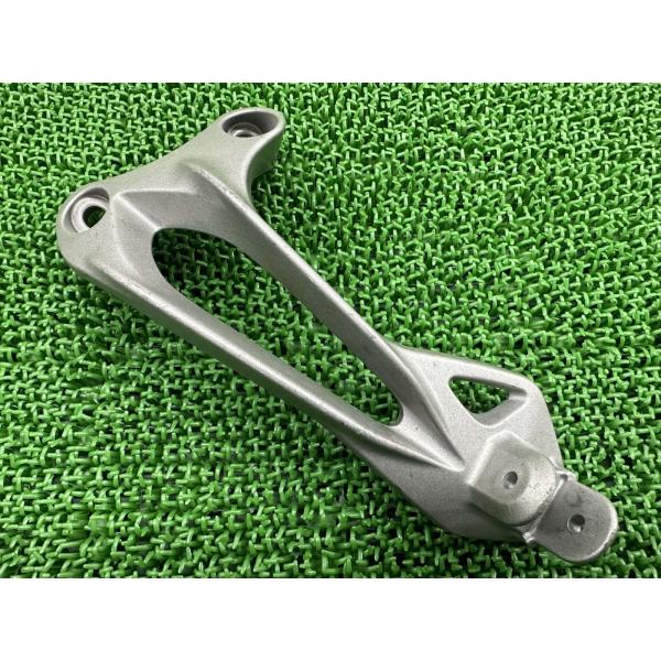 ZX-10R タンデムステップホルダー 左 0228 カワサキ 純正 中古 バイク 部品 ZXT00...
