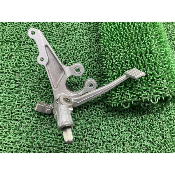 GSX-R1000 ステップ 右 47H スズキ 純正 中古 バイク 部品 GT78A メインステッ...