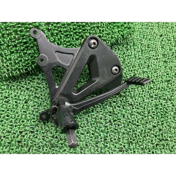 GSX-R1000R ステップ 右 298843 スズキ 純正 中古 バイク 部品 DM11G メイ...