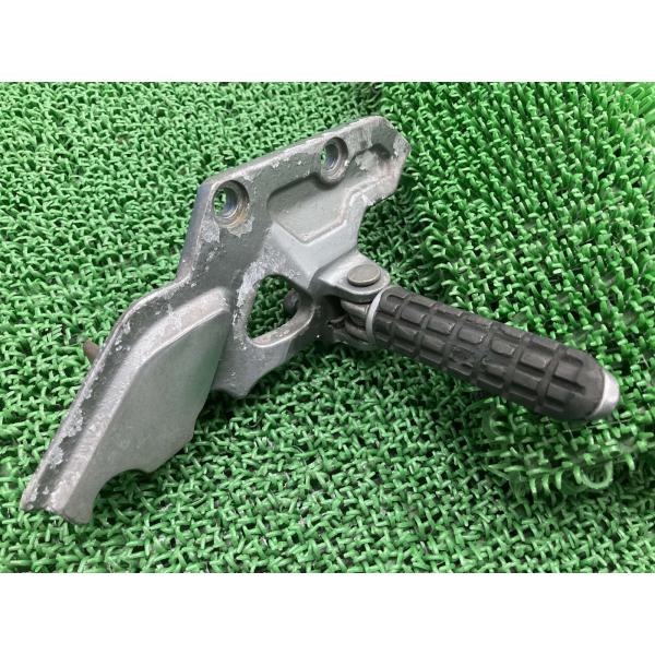 ZZ-R1100 ステップ 右 35011-1636 カワサキ 純正 中古 バイク 部品 ZXT10...