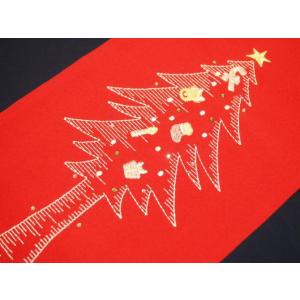 刺繍半衿「赤色の地に薄灰緑色のクリスマスツリー(ラインストーン付)」