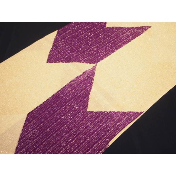 正絹帯揚げ「アイボリー地に紫色の大きな矢羽根模様」
