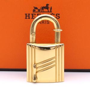 『未使用品』HERMESエルメス❣️シェーヌダンクル手袋❣️深緑色にゴールド金具 HERMES（エルメス） グローブ ボニー シェーヌダンクル #7 16cm