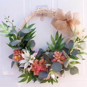 玄関用リース 造花 インテリア ドア飾り 人工多肉植物リース ドアスプリング 人工花リース 結び目付きリボン 玄関 結婚式 家庭 オフィス クリスマスリース