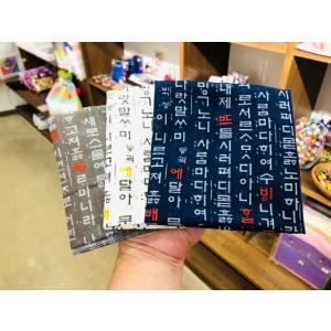 韓国雑貨　ハングル柄のガーゼハンカチ　約52cm