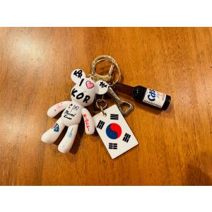 KOKOREAオリジナル　クマのキーホルダー 韓国国旗 韓国ビール CASS