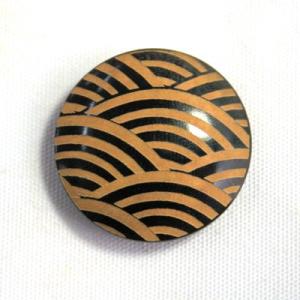 水牛ノルカ COLOR．200 15mm 水牛を削って柄を出した高級ボタン紳士服スーツジャケットの袖...