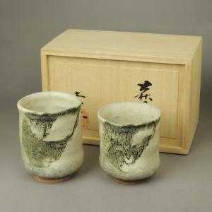 萩焼 夫婦湯呑・5 木箱入り へこみ 藁灰釉薬 : 萩焼窯元 泉流山