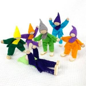 ヘアビック社 人形 7人家族セット ドールハウス用 7体 3歳〜 ドイツ製