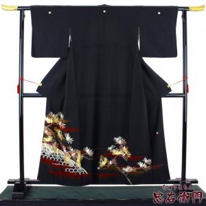 中古品 正絹 黒留袖 京友禅金彩加工 螺鈿加工 丸なし根笹家紋入 24239 