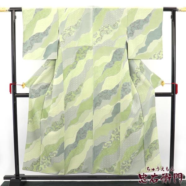 中古 小紋 小紋着物 レディース 正絹 薄緑 道長取り 波文 亀甲 身丈156cm 裄丈64.5cm...