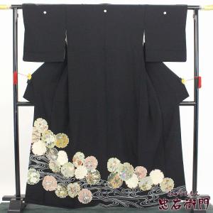 中古 黒留袖 レディース 正絹 黒 雪輪 灰水 観世水文 四季の花 身丈166cm 裄丈66.5cm フォーマル中古  送料無料 あすつく対応｜tyuemon