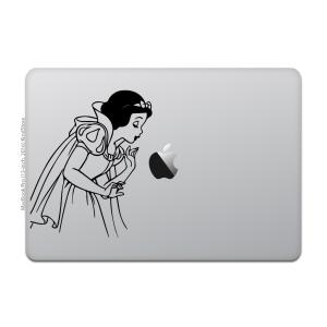 カインドストア MacBook Pro 13 / 15インチ 2016 / 12インチ マックブック ステッカー シール 白雪姫  りんごにキスする白雪姫｜uandme