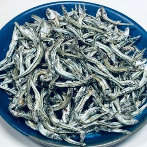 カルシウムの宝庫です。国内産　きびなご煮干（小スジ）　お徳用２５０ｇ入り（１２５ｇ×２）　そのまま食べられます/食べる煮干/