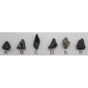 【通販限定!】ギベオン原石 【小】1.3-1.4g　完全体 Gibeon meteorite 鉄隕石