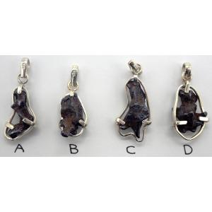 通販限定】ギベオン 勾玉 純金メッキ 2つ穴 17.3g 仕上げ まがたま