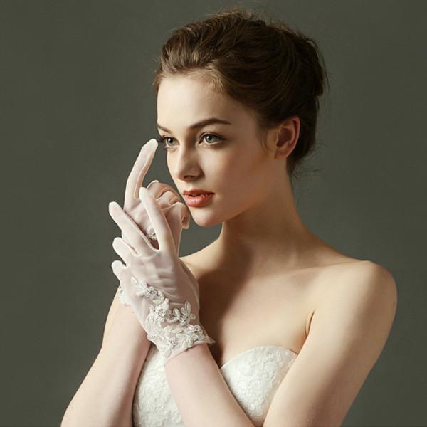 ウエディンググローブ 結婚式 ショート ベール 花嫁 手袋 オーガンジーにレースとパールビジュー刺繍...