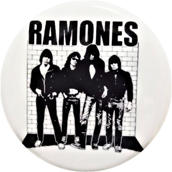 RAMONES　音楽　シネマ　缶バッジ　（安全ピンタイプ直径38ｍｍ）