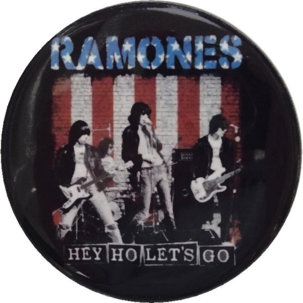 RAMONES　音楽　シネマ　缶バッジ　（安全ピンタイプ直径38ｍｍ）