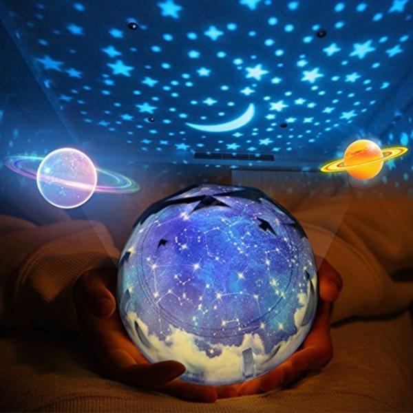 おもちゃ パーティグッズ 室内装飾 LED プロジェクター回転灯 輝く星の世界 常夜灯ムーン スター...