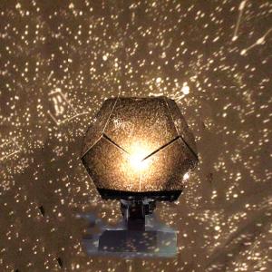 プラネタリウム 投影機 星空 LED ロマンチック  スター プロジェクター 夜 光 投影 ランプ 家庭用 子供 寝室 ライト｜uitworld