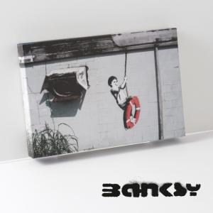 BANKSY CANVAS ART バンクシー キャンバスアート スモール 30cm × 21cm × 3.5cm Boy Swing Dingy｜ukclozest