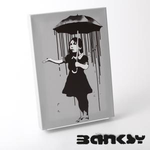BANKSY CANVAS ART SMALL キャンバス アートファブリックパネル スモール  "Girl in the Rain" 31.5cm × 21cm バンクシー 雨 ブラック ギフト トラッド｜ukclozest