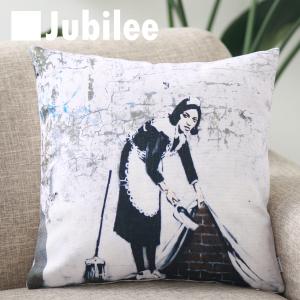 バンクシー Banksy クッションカバー Cushion Cover 北欧デザイン 45×45cm リネン 天然の麻で出来たハンドメイド メイドカーテン｜ukclozest