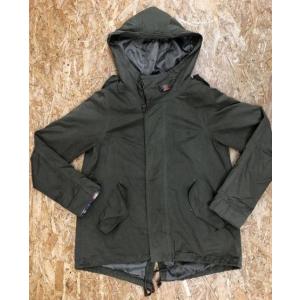 ellesse（エレッセ） 薄手 ジップアップ ジャケット ブルゾン 刺繍部分