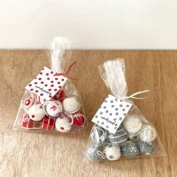 手作りフェルトのクリスマスオーナメント2.5cm（小）レッド・グレー　undyed+オリジナル　6種...