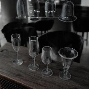 （1点）ミニチュアシャンパングラス - 4タイプ選択可能 カクテルグラスミニチュア ドールハウス小物 ミニチュアテーブルセッティング ミニチュアシーン装飾