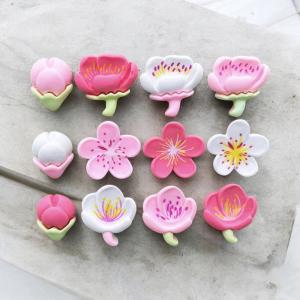 （2点セット【選べる12タイプ】)ミニチュア桜花パーツ（12タイプ）／樹脂製フラットパーツ アクセやスマホのワンポイントにぴったり スマホケース デコ