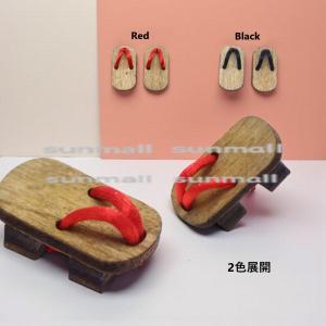 【1セット（2足）販売】【2色を選べる】ミニチュア木製サンダル（レッド・ブラック）ドール用靴 和風インテリア 撮影小物 手作り風 ジオラマ ミニ下駄