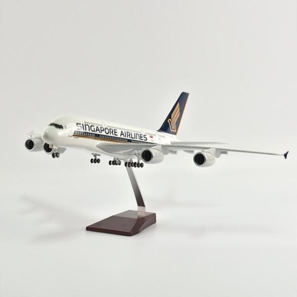 模型飛行機 航空機 飛行機模型 おもちゃ 模型 シンガポール航空 LED点灯 スタンド付 プレゼント...