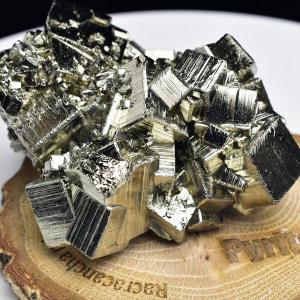 パイライト 黄鉄鉱 クラスター (約533g) 原石 ギラギラ結晶 CUBO